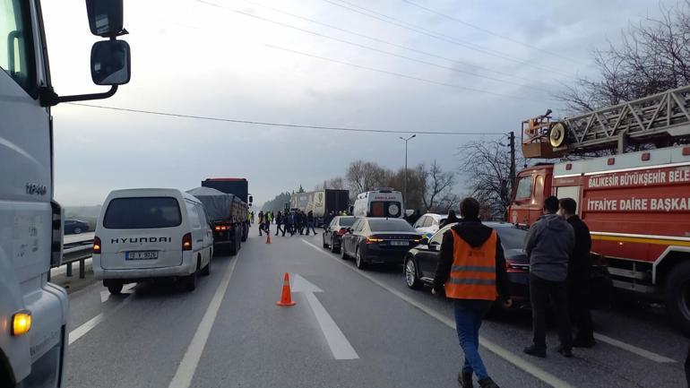 Balıkesirde öğrenci servisi ile TIR çarpıştı; 3ü ağır, 28 yaralı