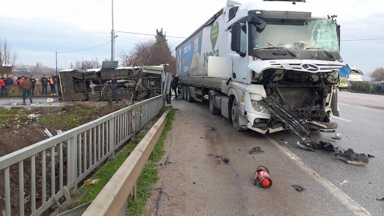 Balıkesirde öğrenci servisi ile TIR çarpıştı; 3ü ağır, 28 yaralı