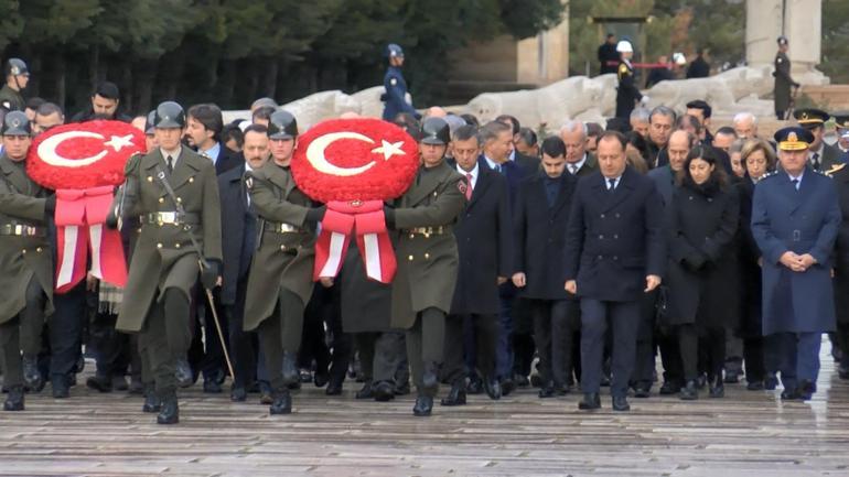 İsmet İnönü, mezarı başında anıldı