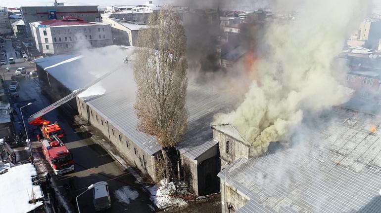 Erzurumda tarihi Taşambarlardaki yangın kontrol altında