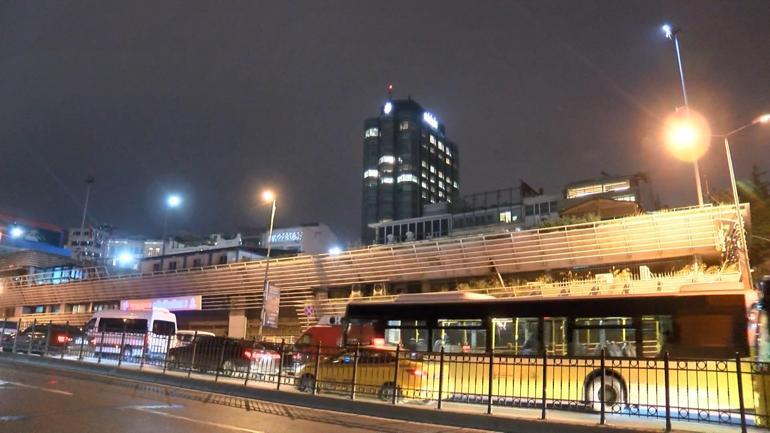 Beyoğlu’nda İSPARK Tepebaşı otoparkı binada görülen çatlaklar nedeniyle kapatıldı