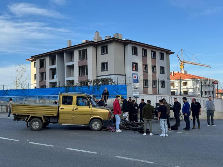 Motosiklet, kamyonetle çarpıştı; kaza anı kamerada