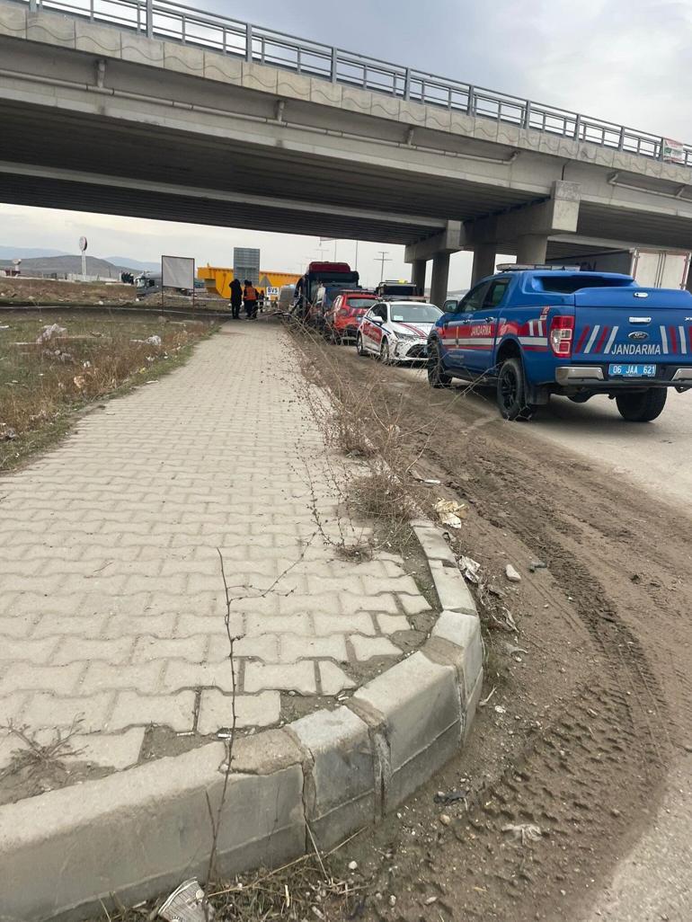 Ankarada TIR ile belediye otobüsü çarpıştı: 1 ölü, 1 yaralı