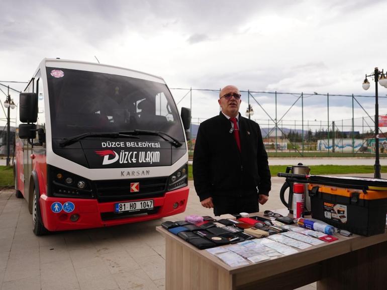 Halk otobüslerinde balık oltasından çaydanlığa kadar onlarca eşya unuttular