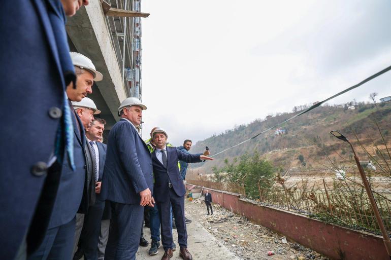 Bakan Bak: Gençler olarak içimizdeki iyilik ateşini yakmalıyız