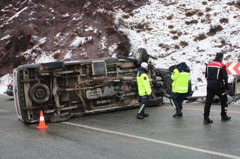 Malatyada ambulans ile kamyonet çarpıştı: 7 yaralı