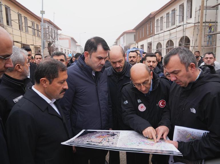 Bakan Kurum, Hatayda TOKİ şantiyelerini inceledi