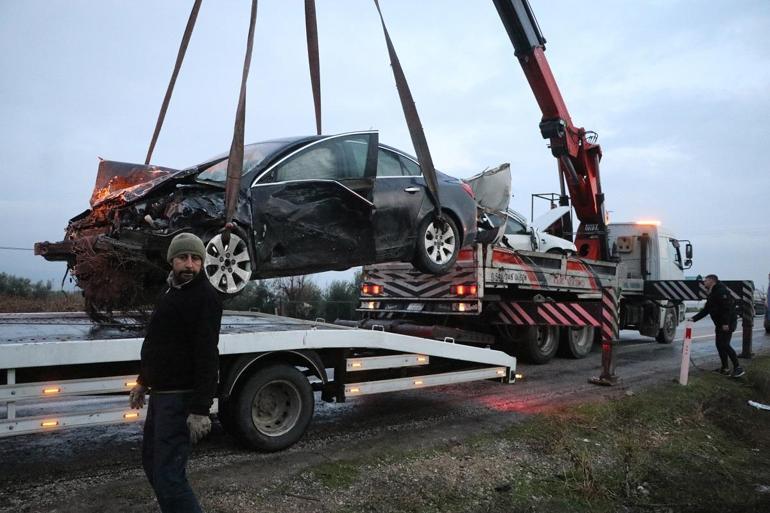 Denizlide 2 otomobil kafa kafaya çarpıştı; karı- koca ile oğulları öldü, 3 yaralı