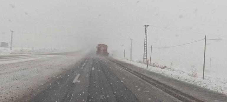 Vanda kar nedeniyle 163 yerleşim yerinin yolu kapandı