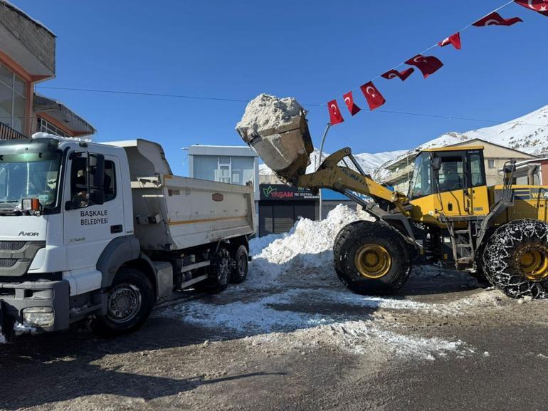 Vanda kar nedeniyle 163 yerleşim yerinin yolu kapandı