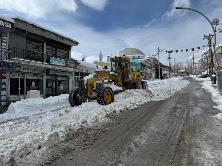 Vanda kar nedeniyle 163 yerleşim yerinin yolu kapandı