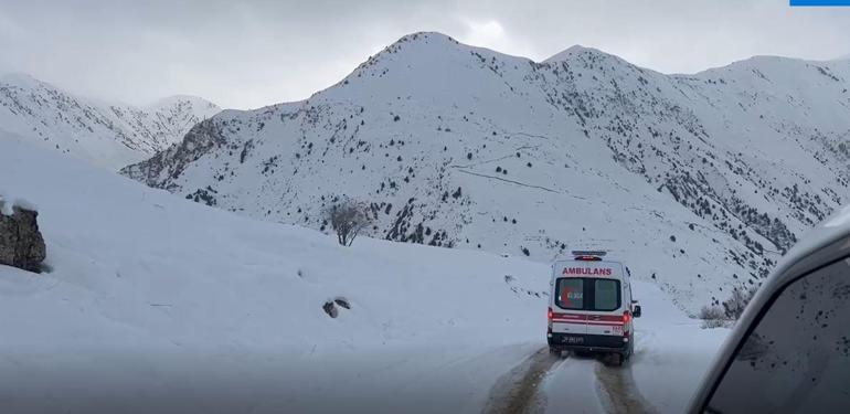 Hakkaride köyde mahsur kalan 70 yaşındaki hasta kurtarıldı