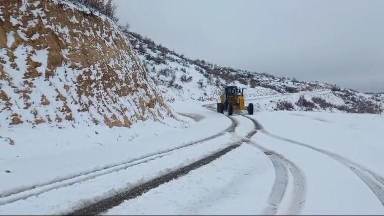 Siirt’te, kar nedeniyle kapanan yollar açıldı