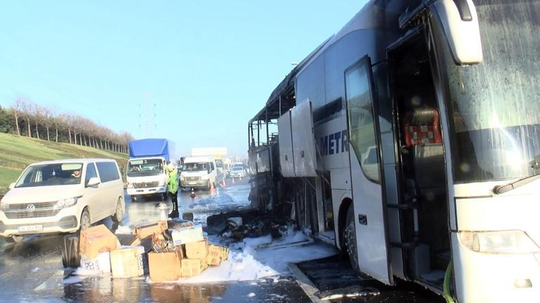 TEM Metris Bağlantı Yolunda yolcu otobüsü alev alev yandı