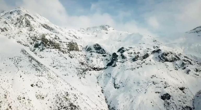 Batman’da, Mereto Dağı’nda kar güzelliği