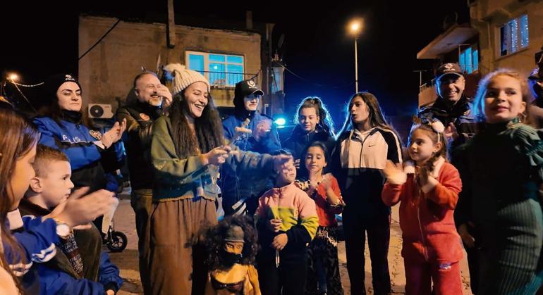 Çanakkale’de polislerden çocuklara sürpriz yeni yıl kutlaması