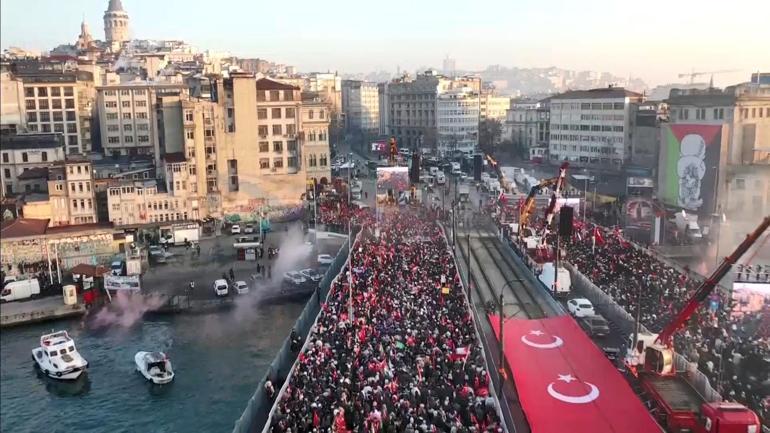 Galata Köprüsündeki Büyük Filistin Yürüyüşü ne binlerce kişi katıldı