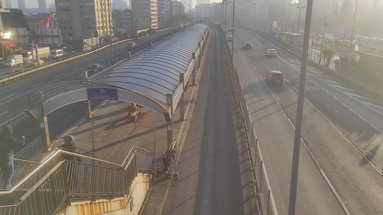 Yılın ilk günü İstanbulda yollar boş kaldı