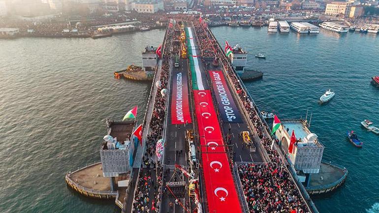 Galata Köprüsündeki Büyük Filistin Yürüyüşü ne binlerce kişi katıldı