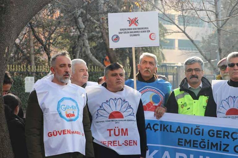 Birleşik Kamu-İş Konfederasyonu üyelerinden TÜİK önünde enflasyon açıklaması