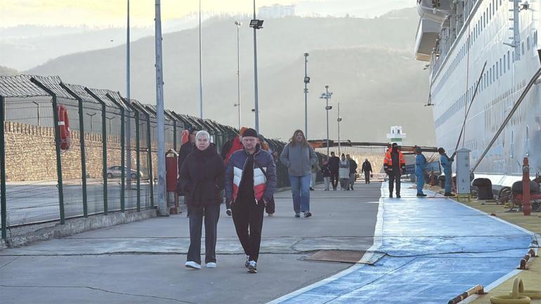 Amasraya kruvaziyerle yeni yılın ilk Rus turistleri geldi