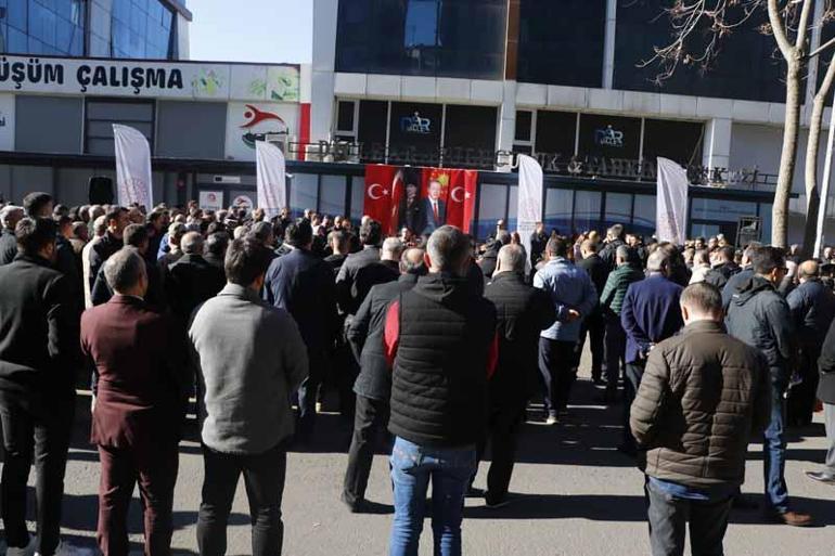 Diyarbakırda dershane önündeki bombalı saldırıda ölenler anıldı