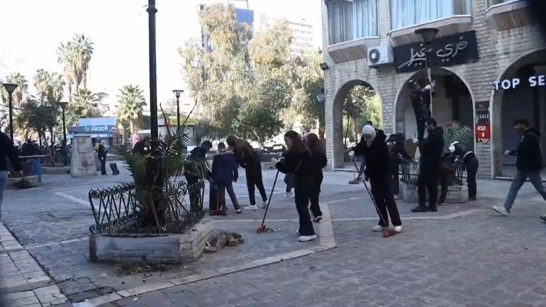 Suriyenin başkenti Şamda gönüllüler sokakları temizledi