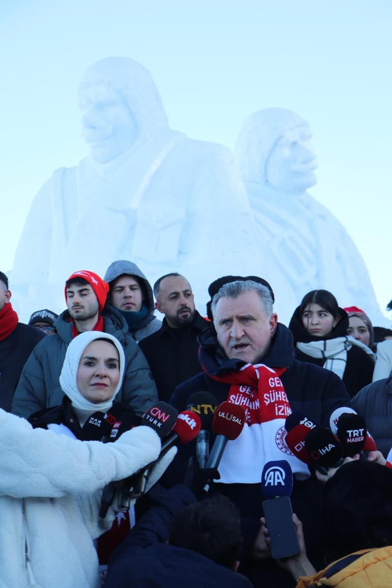 Sarıkamış Şehitleri anısına yapılan Kardan Heykeller Sergisi izlenime açıldı