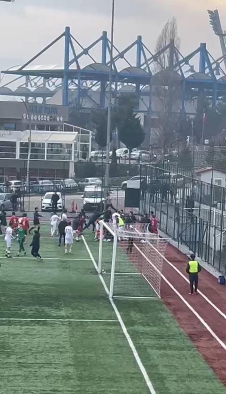 Karabükte U19 maçında kavga çıktı