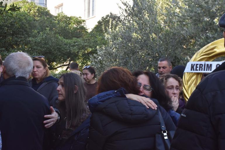 İngilterede hayatını kaybeden Türk profesör memleketi İzmirde son yolculuğuna uğurlandı