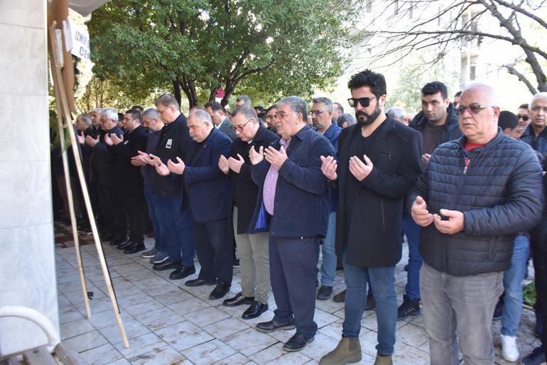 İngilterede hayatını kaybeden Türk profesör memleketi İzmirde son yolculuğuna uğurlandı