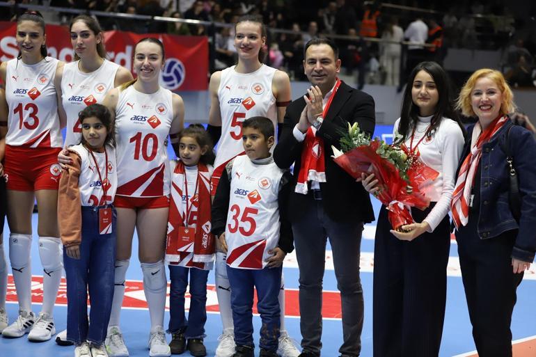 Aras Kargo Spor Kulübü, soğan torbasından file yaparak voleybol oynayan çocukları ağırladı