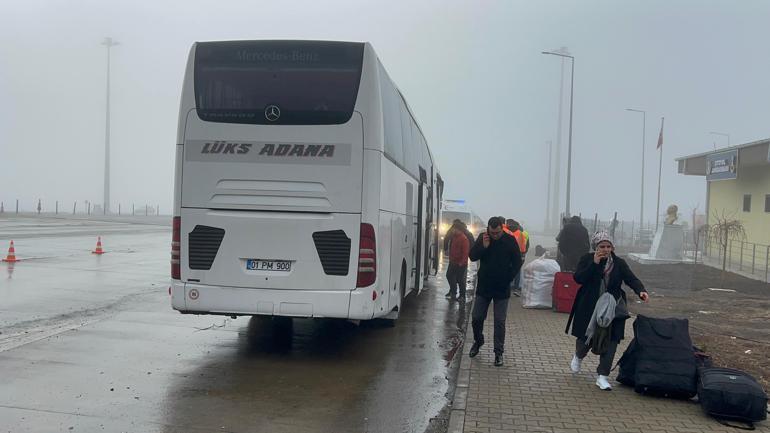 Yolcu otobüsü, önündeki TIRa çarptı: 8 yaralı