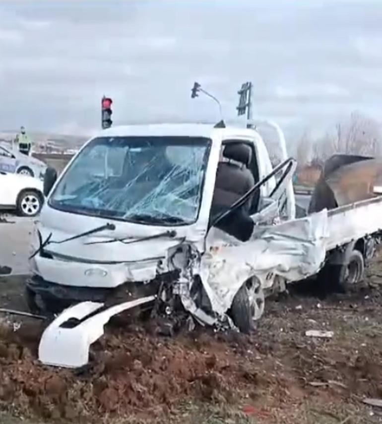 Kırklarelide otomobille kamyonet çarpıştı; 1 ölü, 6 yaralı