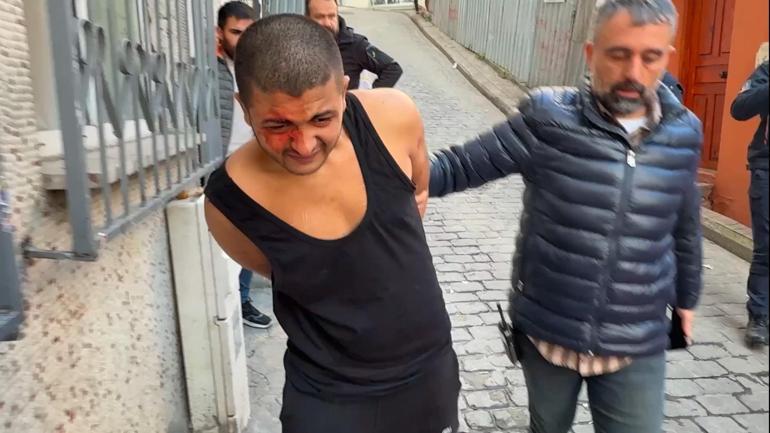 Beyoğlu’nda boğazına bıçak dayadı; Özel Harekat polisi müdahale etti