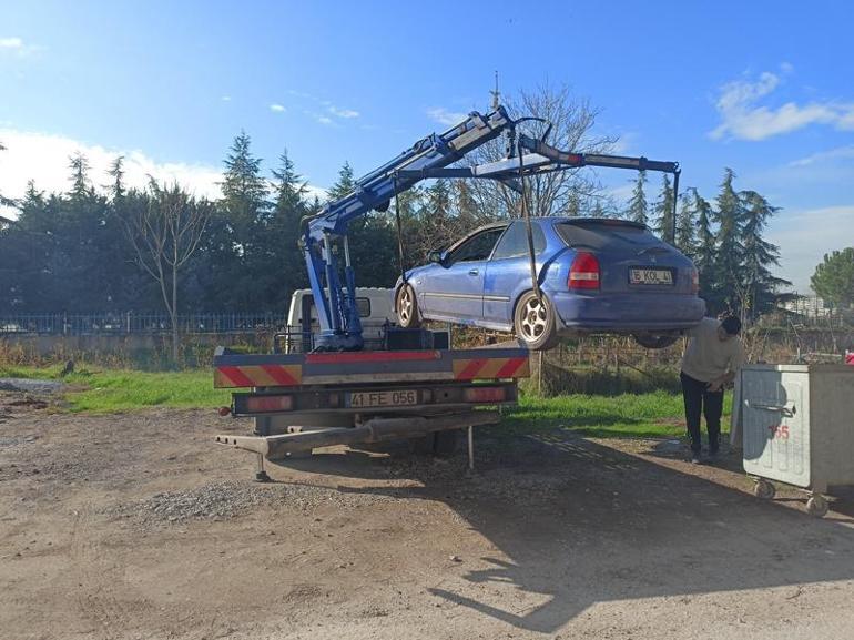 Dur’ ihtarına uymayan sürücünün otomobili, takipteki ekip otosuyla çarpıştı, 1 polis yaralandı