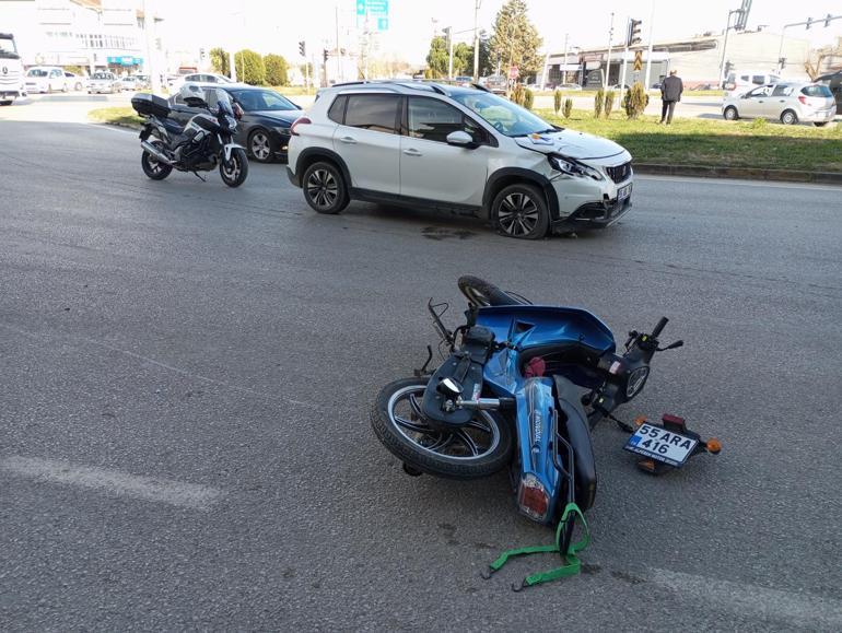 Otomobil ile çarpışan motosikletin sürücüsü öldü; kaza anı kamerada