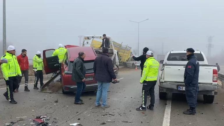 Elazığ’da 7 araç zincirleme kazaya karıştı: 1i ağır, 4 yaralı