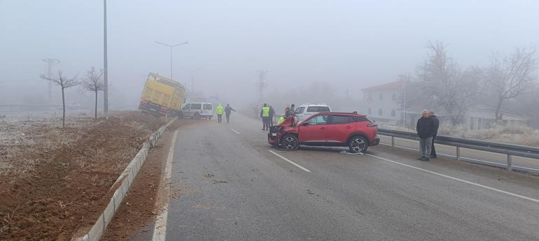 Elazığ’da 7 araç zincirleme kazaya karıştı: 1i ağır, 4 yaralı