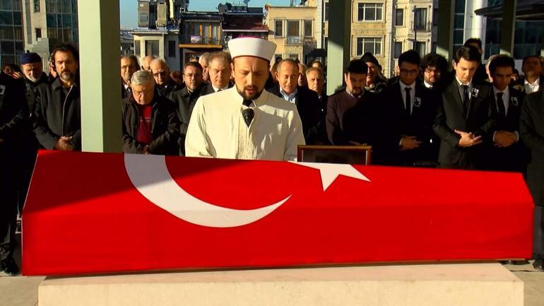 Devlet Sanatçısı Ayla Erduran topağa verildi