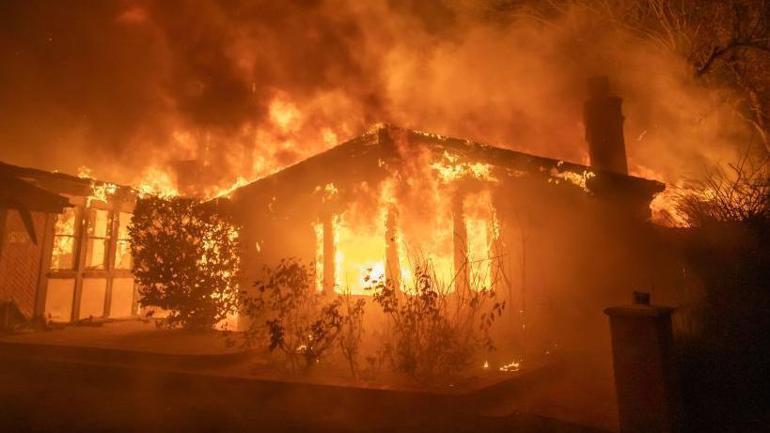 Los Angeles yangınında 200 bin kişi için tahliye uyarısı yapıldı