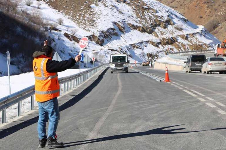 Yüksekovada 3 bin 965 metrelik Yeni Köprü Tüneli, araç trafiğine açıldı