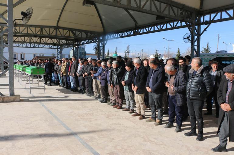 Adıyamandaki kazada ölen 5 kişi toprağa verildi