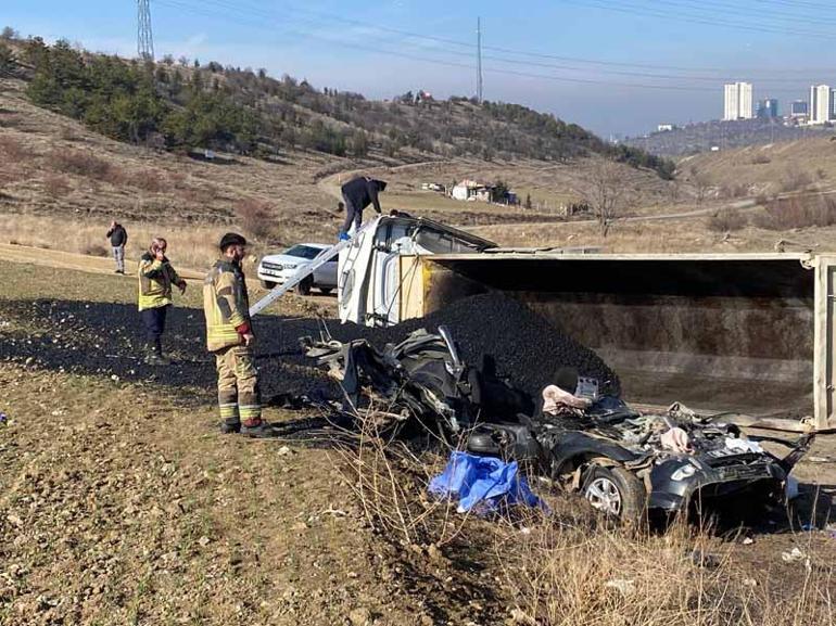 Zift yüklü kamyon, kamyonete çarptı; 3 belediye personeli öldü