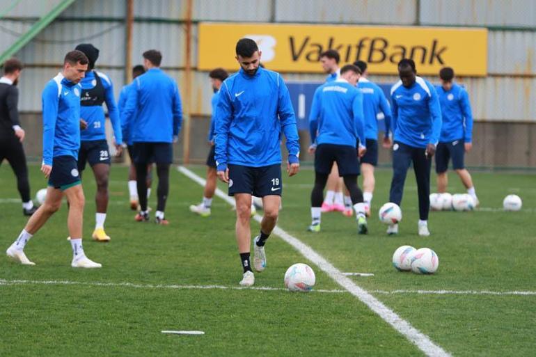 Rizesporlu Rachid Ghezzal: Performansımız 2inci yarı için bizi umutlandırıyor.