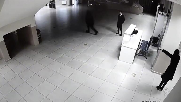 Büyükçekmecede öğrenci, müdür yardımcısını boğazından bıçakladı