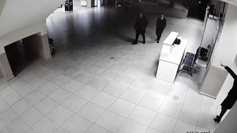 Büyükçekmecede öğrenci, müdür yardımcısını boğazından bıçakladı