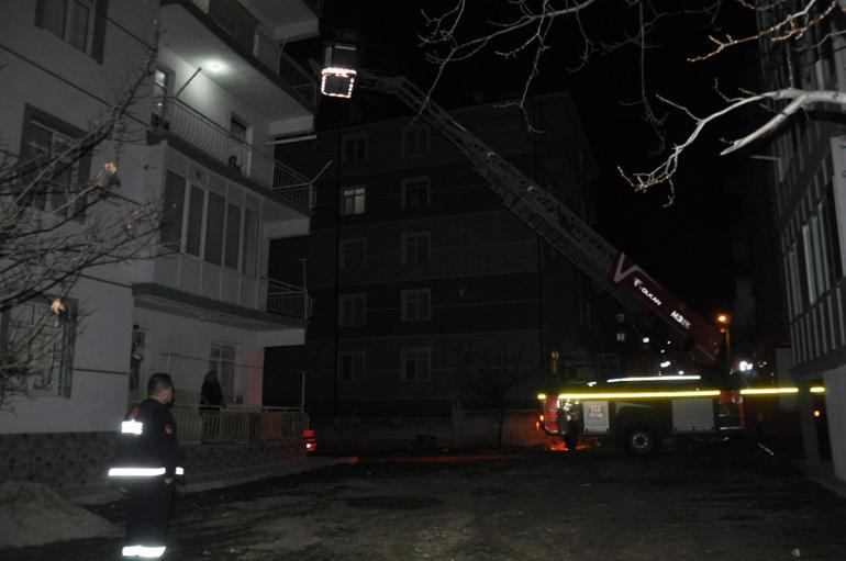 İçki içerken Hakkınızı helal edin diye mesaj attı, itfaiye merdiveniyle girilen evde uyurken bulundu