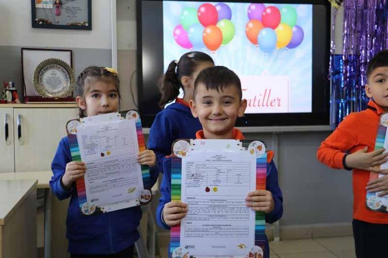 Ankarada öğrencilerin karne heyecanı