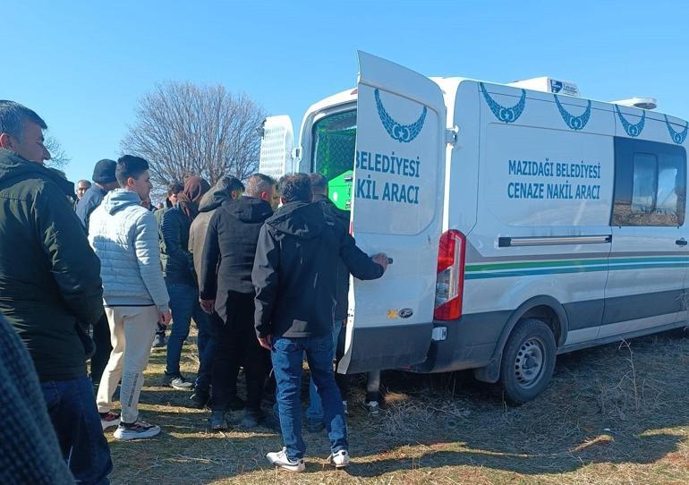 Eski muhtarın pompalı tüfekle öldürdüğü eşi, toprağa verildi